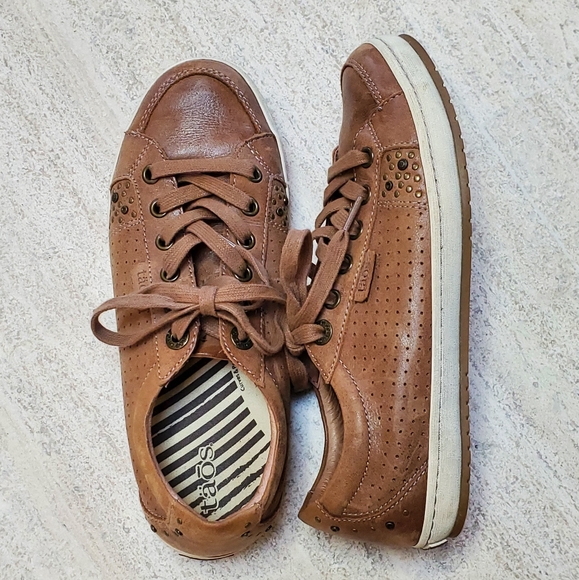 Taos Footwear Shoes - Taos Womens Leather Studded Freedom Sneaker